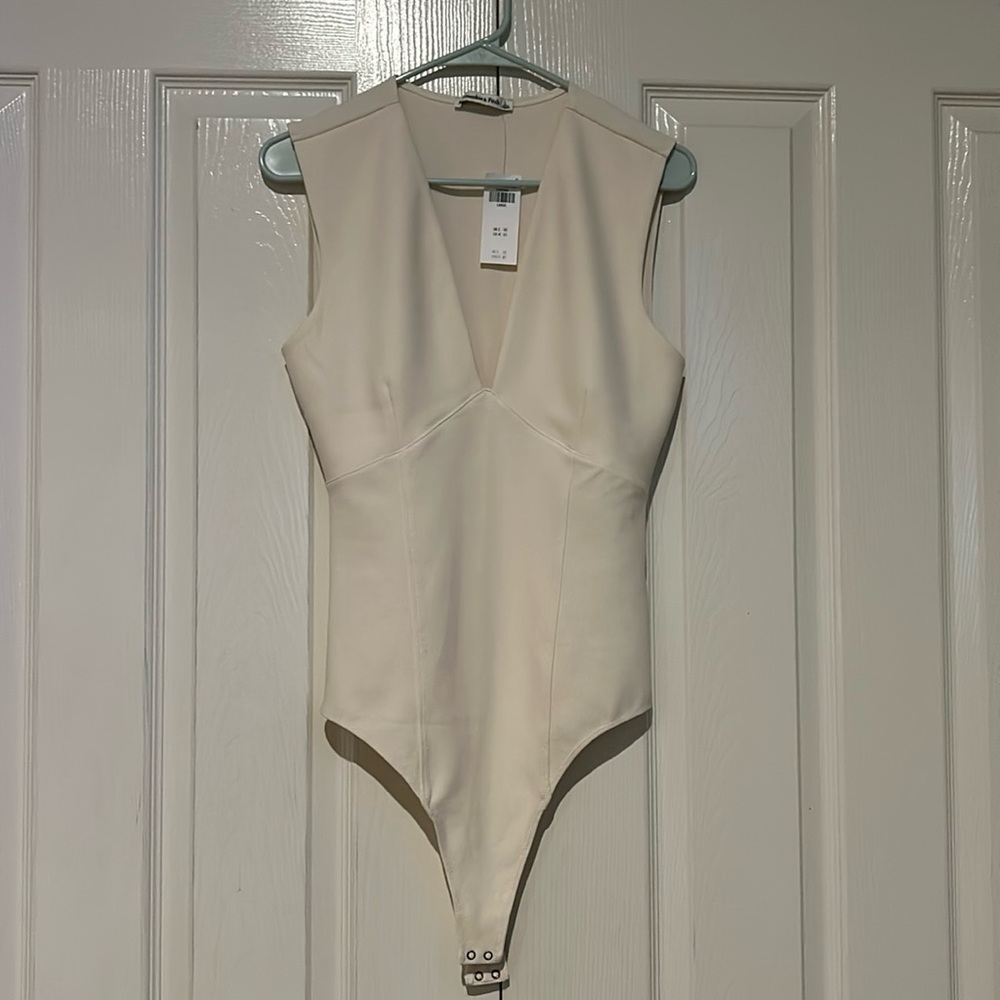 Abercrombie ivory V neckline bodysuit size L